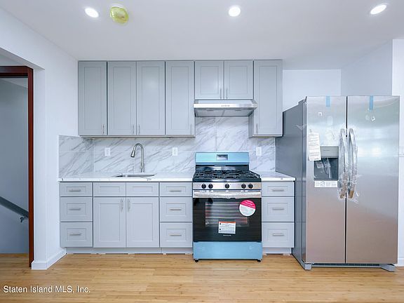 4th image of 211 Bryson Ave #2
