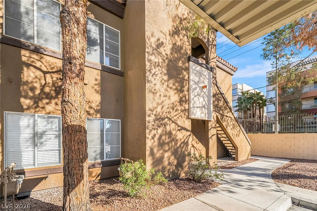 2 bed, 2.0 bath, 1131 sqft, $1,645 — Photo 1