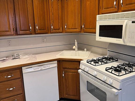 5th image of 251 Revere Rd