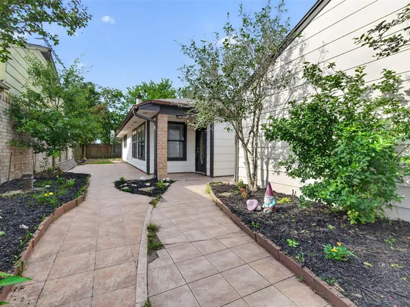 6 Quailwood Dr, Baytown, TX 77521