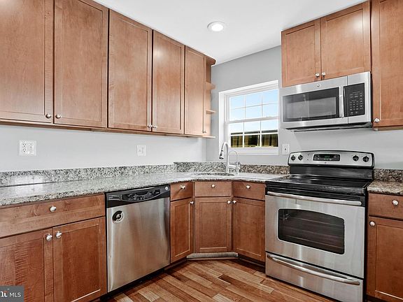 3rd image of 911 Kennedy St NW APT 11