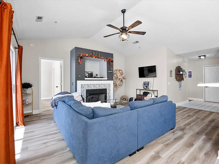 1600 Willoughby Park Ct #6 — Photo 20