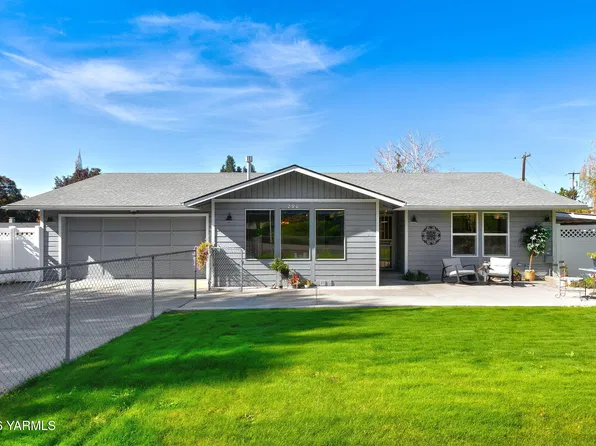 290 Blossom Way, Yakima, WA 98908