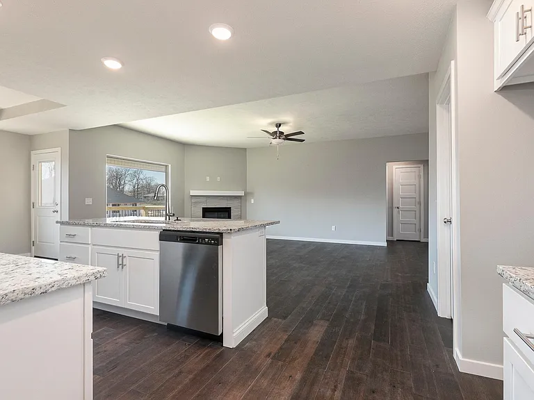 800 E Crew Dr — Photo 33