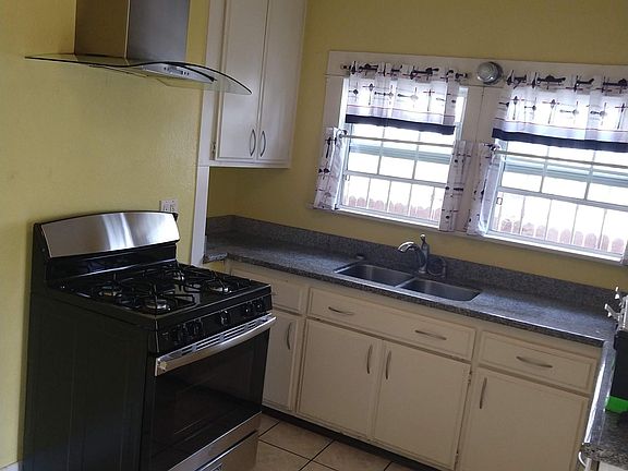 3rd image of 3906 Walton Ave
