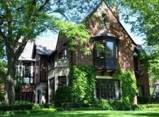 3033 N Lake Dr, Milwaukee, WI 53211