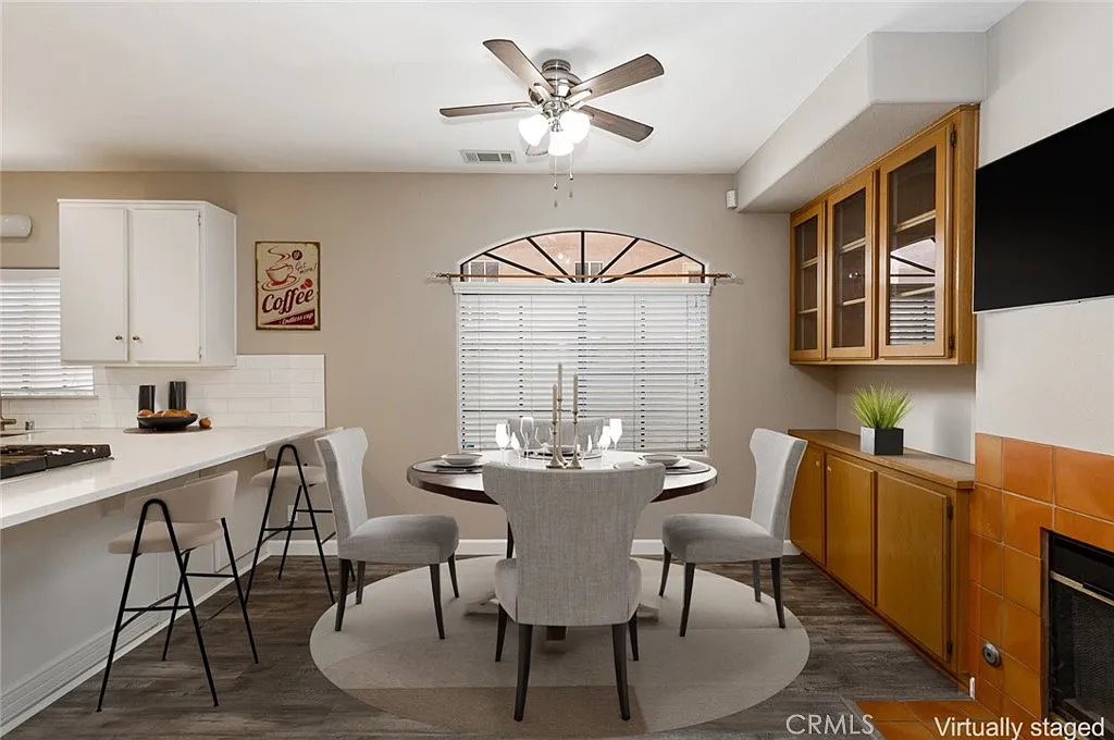 3 bed, 2295 sqft, $4,600 — Photo 3