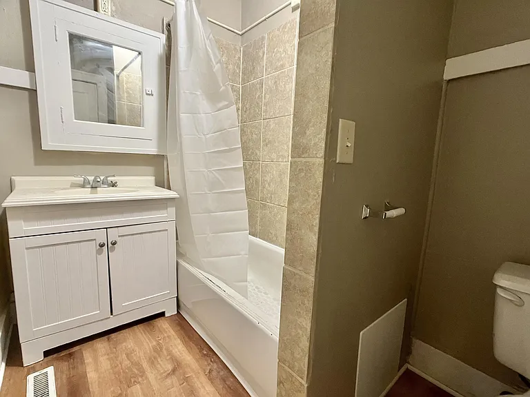 319 E Washington St — Photo 17