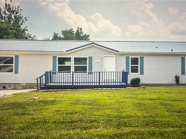 107 Elmwood Dr, Watson, IL 62473