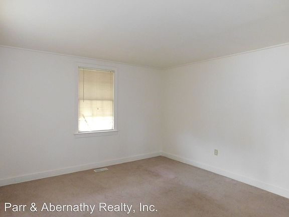 4th image of 413 Saint Luke St