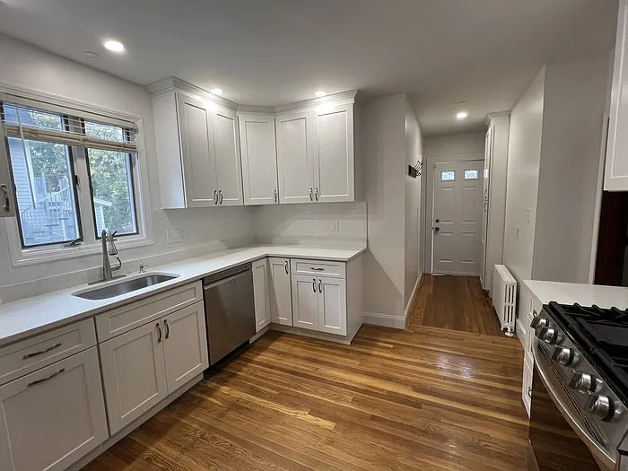 4 bed, 2.0 bath, 1612 sqft, $6,500 — Photo 2