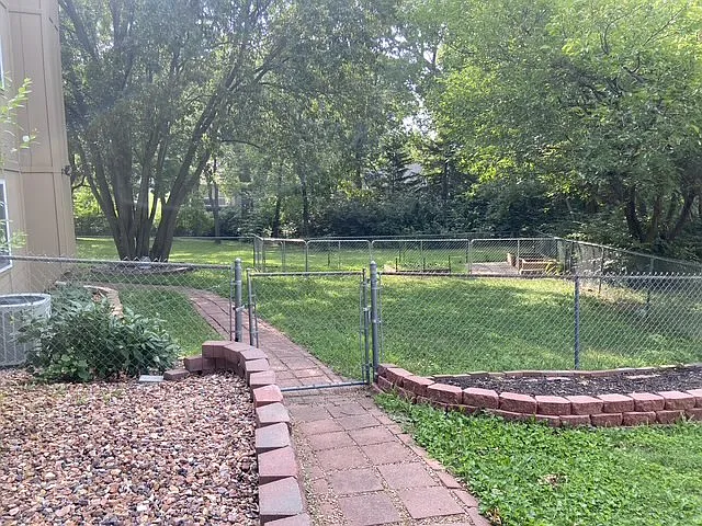 3 bed, 1415 sqft, $1,695 — Photo 3