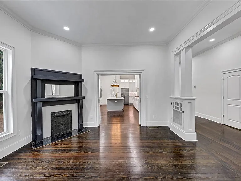 212 S Broad St SW — Photo 28