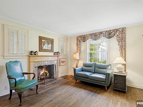4th image of 12 Bancroft Pl
