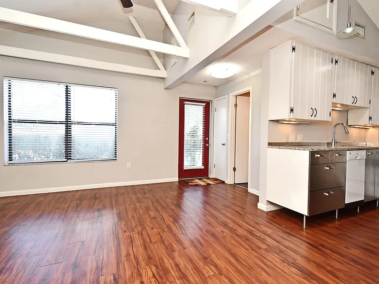 1222 Illinois St — Photo 9