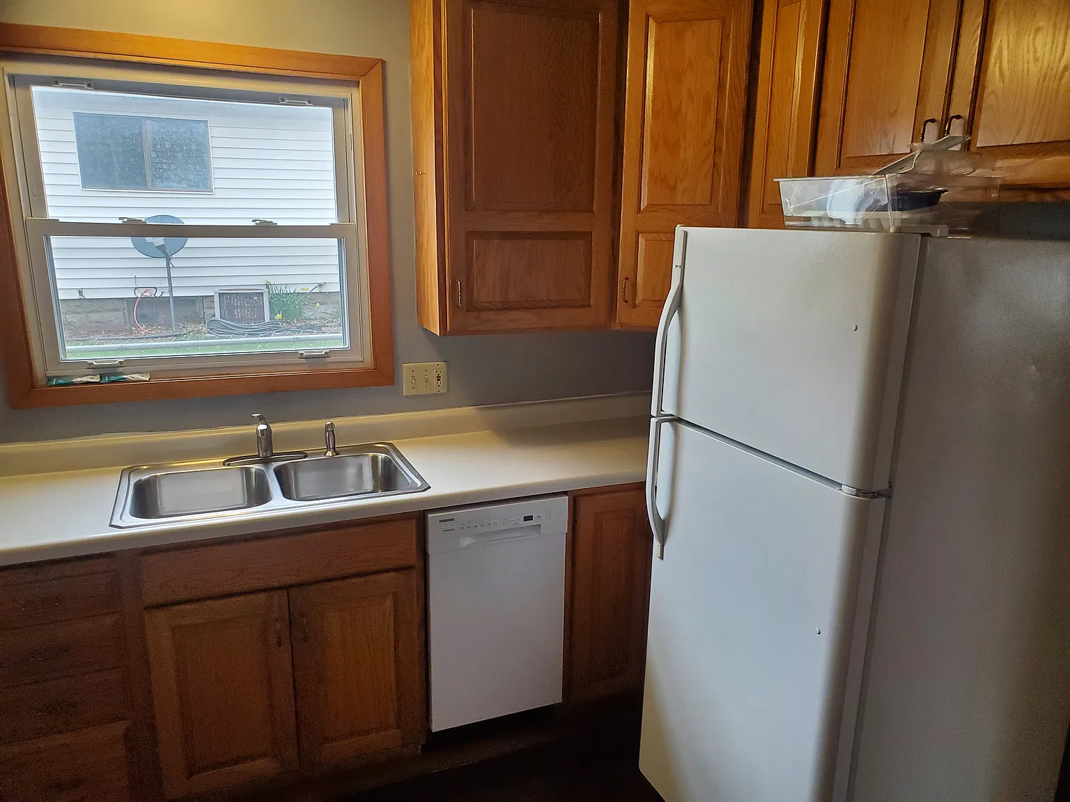 3 Bedroom 1 Bathroom Duplex — Photo 2