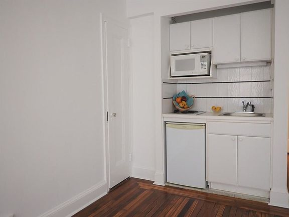 4th image of 320 E 42nd St APT 904