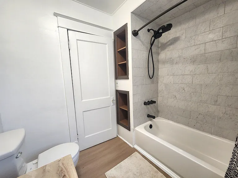 203 E Hines St — Photo 10
