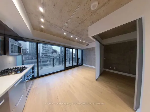 224 King St W, Toronto, ON