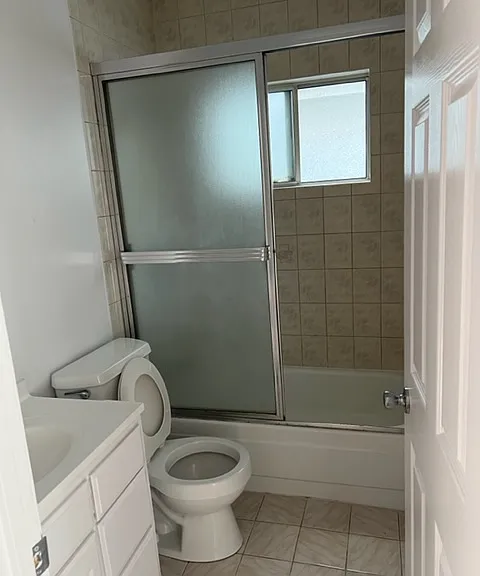 1607 N Wilton Pl — Photo 4