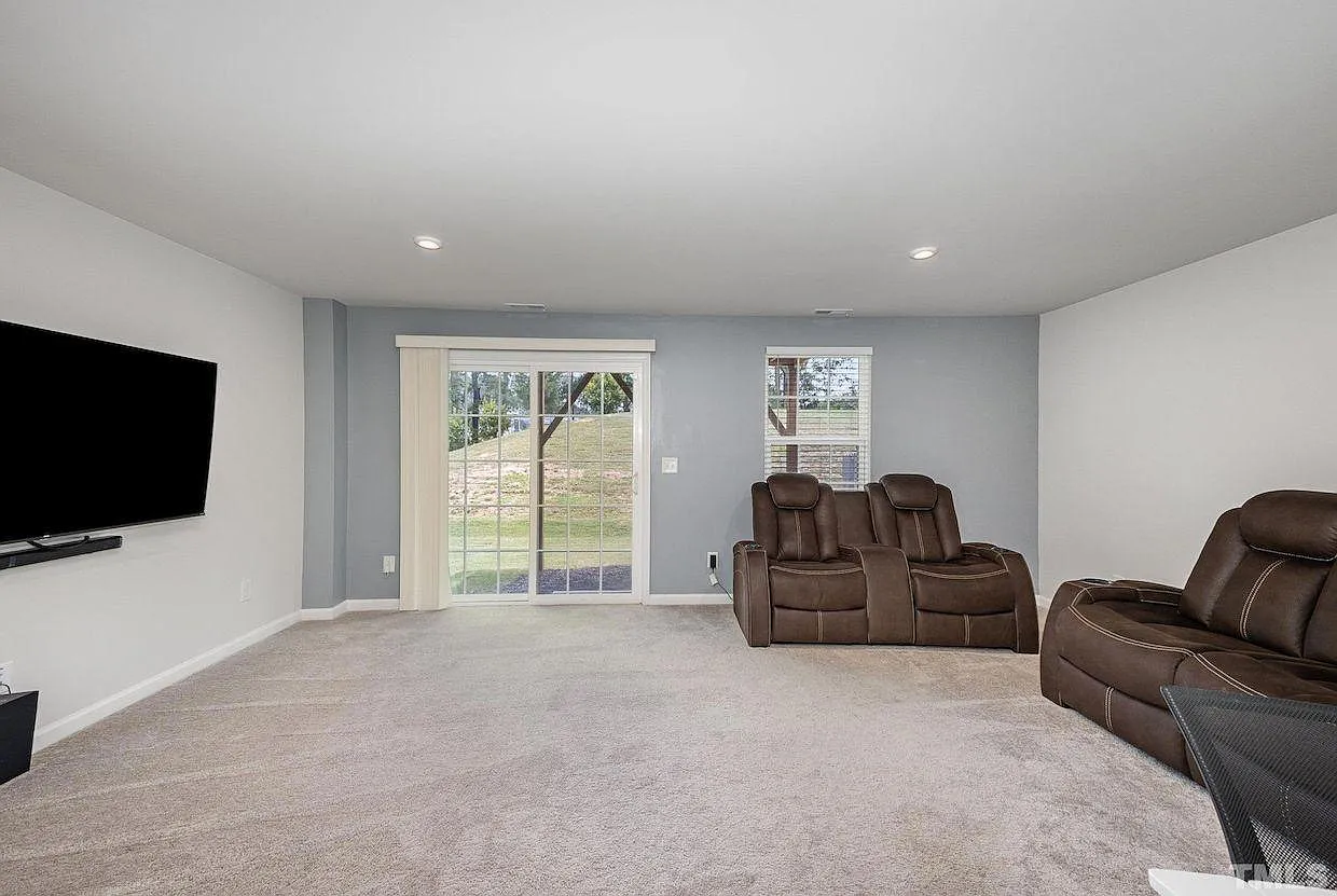 3 bed, 2.5 bath, 1846 sqft, $1,975 — Photo 4