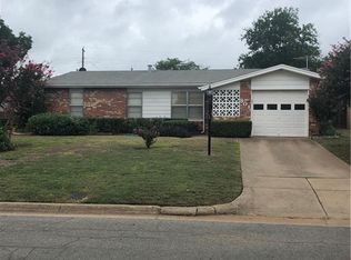 301 Fleming Dr, Hurst, TX 76053