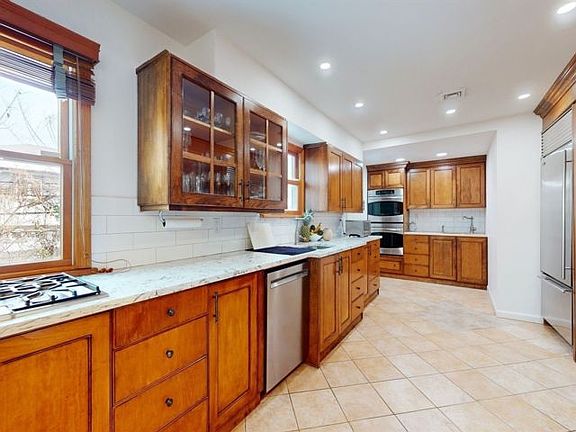 4th image of 746 E Park Ct