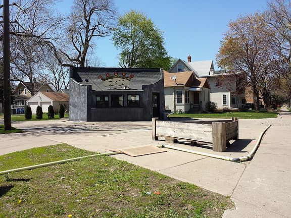 2nd image of 3352 Minnehaha Ave