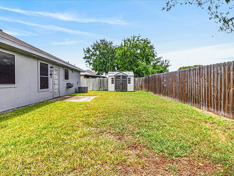 6810 Blue Skyway Dr — Photo 36