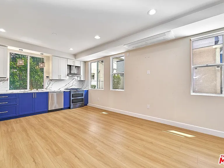 823 Lorraine Blvd — Photo 8