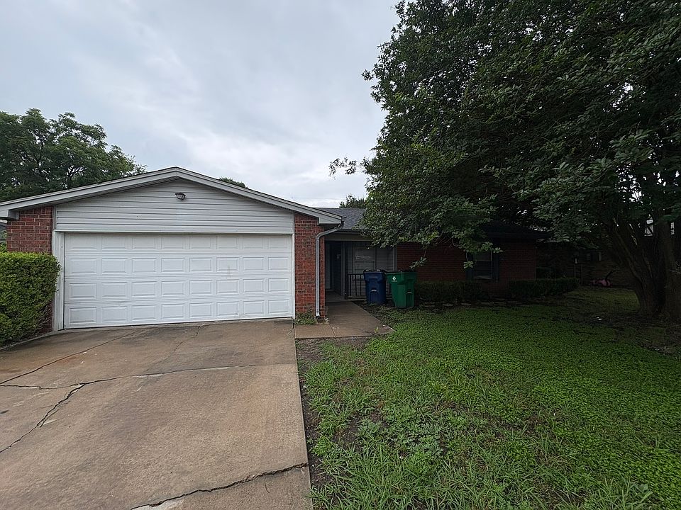 1st image of 208 Etta Ave