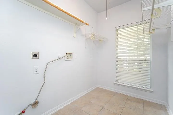 2322 Cool Springs Ln — Photo 9