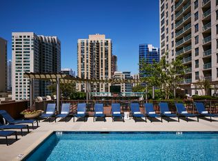 One Superior Place Apartment Rentals Chicago Il Zillow