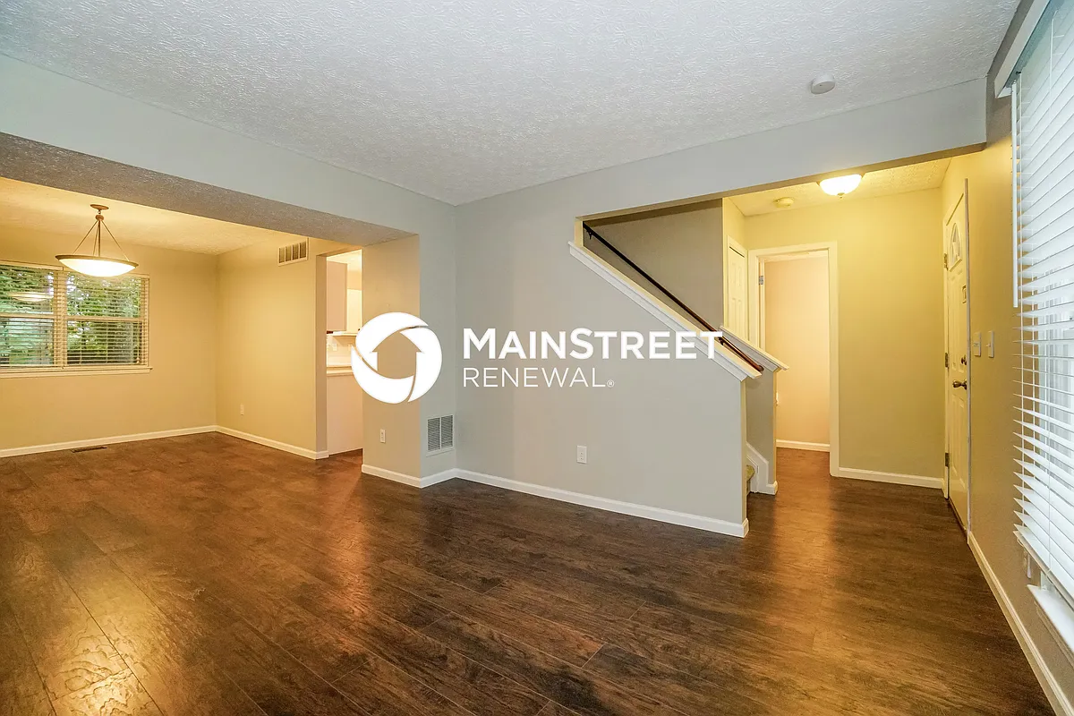 Living Room - 550 Morrison Dr
