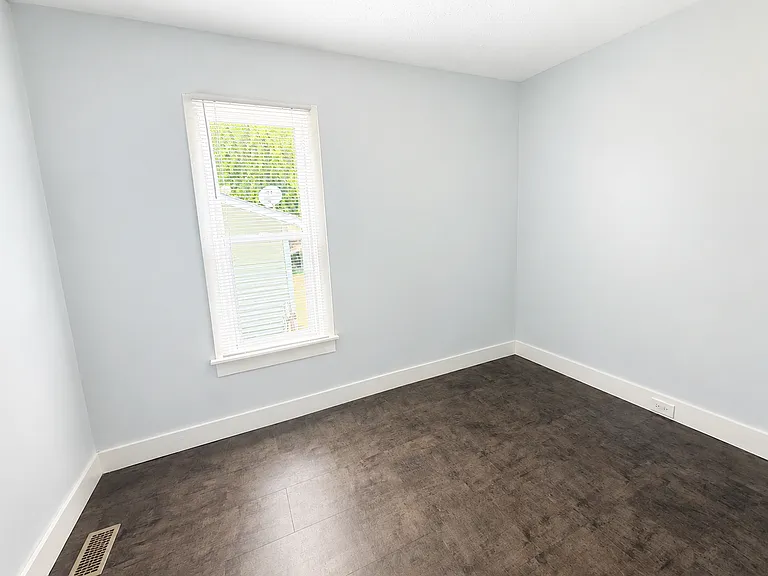1044 Muskegon Ave NW — Photo 19
