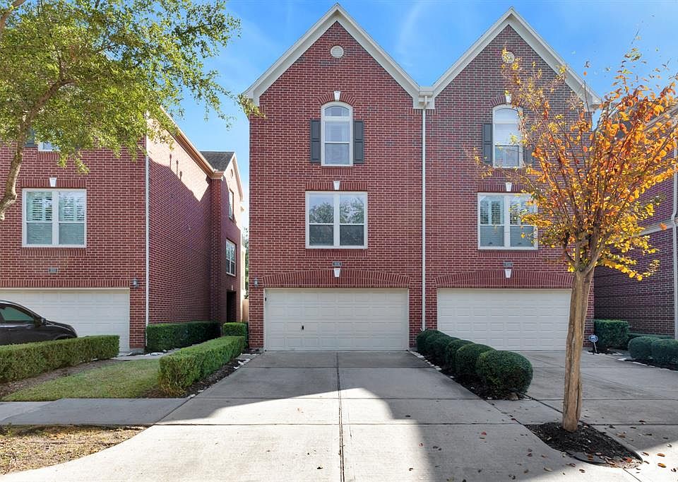 1st image of 906 E Heights Hollow Ln