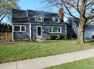 300 E Ardmore Ave, Roselle, IL 60172