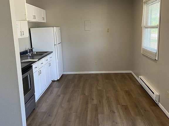 2nd image of 218 W Division Ave #218