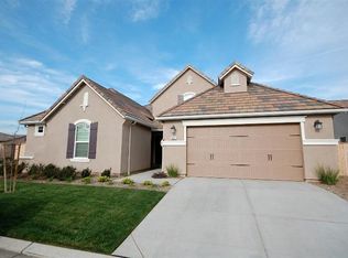 1833 N Notting Hill Ln, Clovis, CA