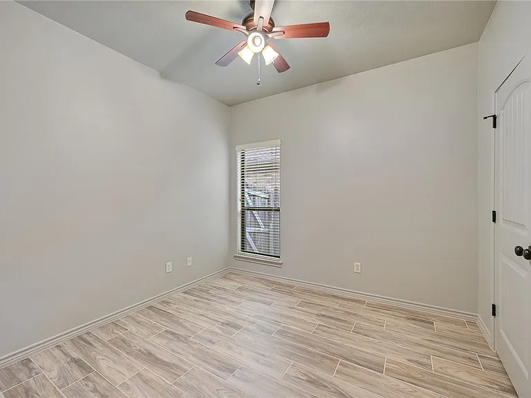 4232 Rocky Rhodes Dr — Photo 9