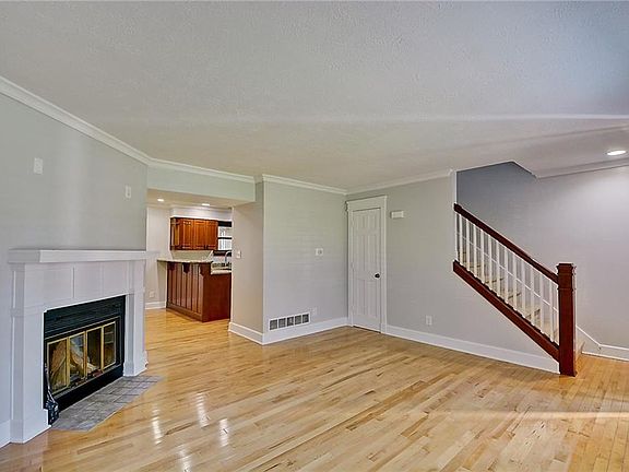 4th image of 1542 N Park Ave