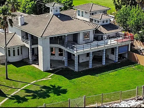 135 1st St, San Leon, TX 77539