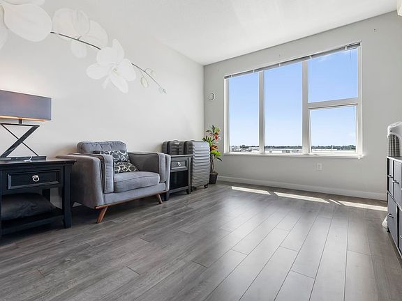 2nd image of 9311 Alexandra Rd #613