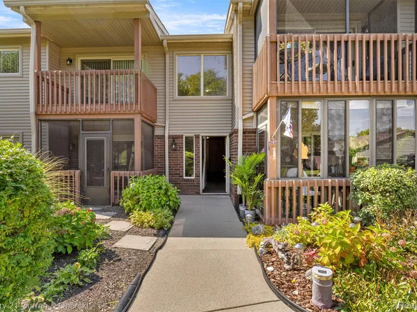 10161 Nancys Blvd APT 92, Grosse Ile, MI 48138