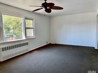 4 Woodlawn Ave #2, Valley Stream, NY 11581