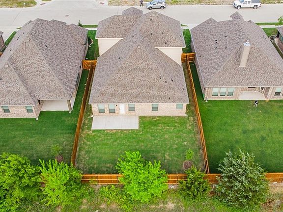 4th image of 1608 De Berry Ln