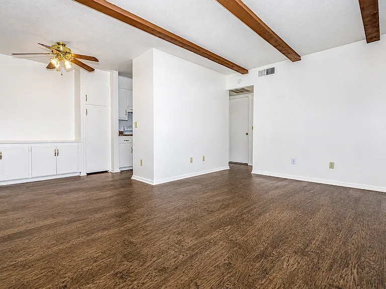 Ambassador House Apartments — Photo 13
