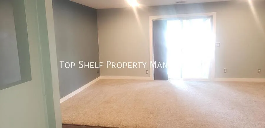 9513 University Ave #8