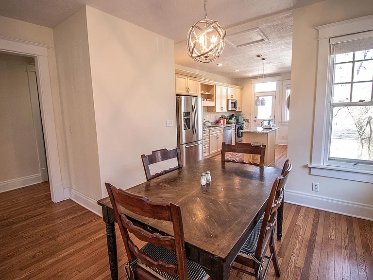 1204 Columbia St — Photo 11