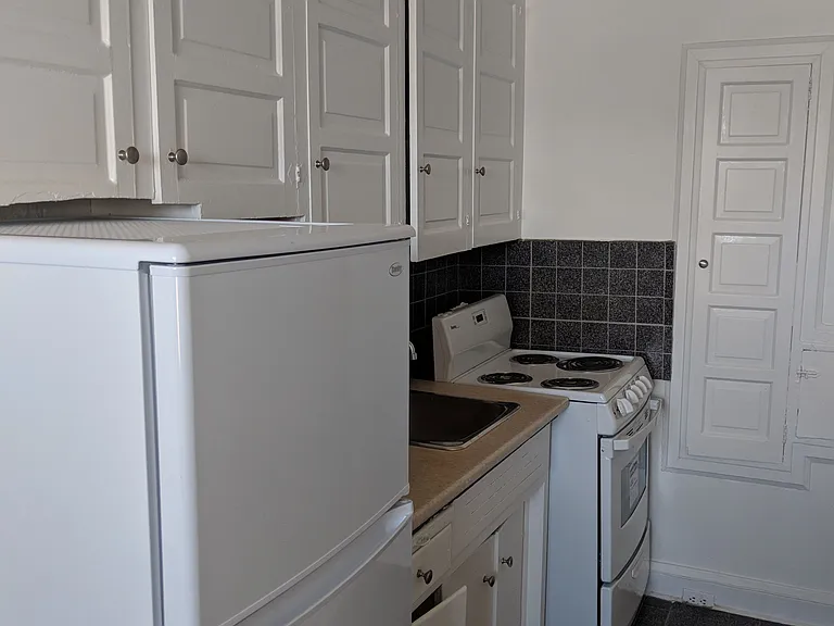 172 Vaughan Rd — Photo 6